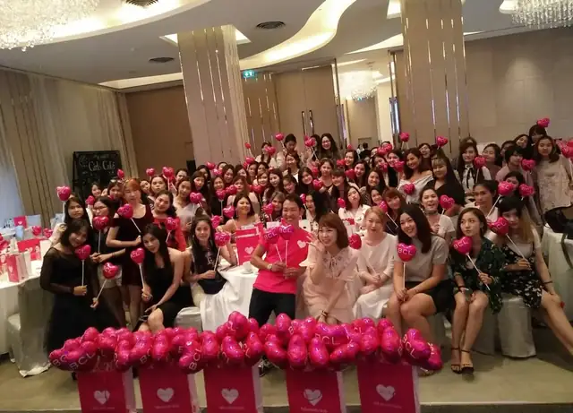 งานอีเวนต์ในห้างสรรพสินค้า — ทีมงานหน้างานพร้อมบูธและกิจกรรมเต็มพื้นที่